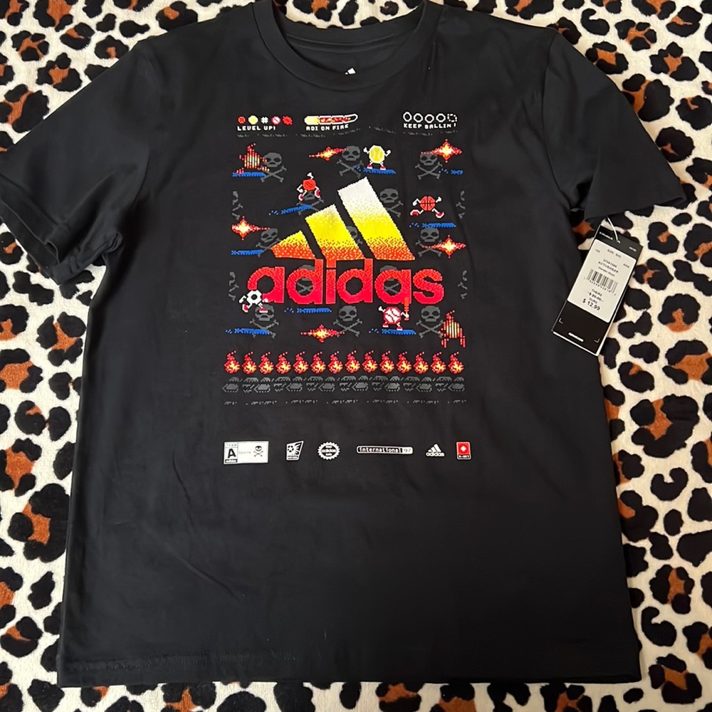 Adidas Boys Tee. Size: Small.